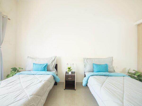 Roots Mens Hostel occupancy Backpackers Students